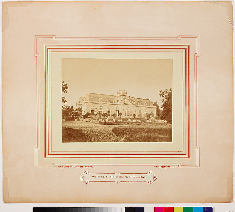 Die Südterrasse von Schloss Benrath mit Orangenkästen, Fotografie, um 1900